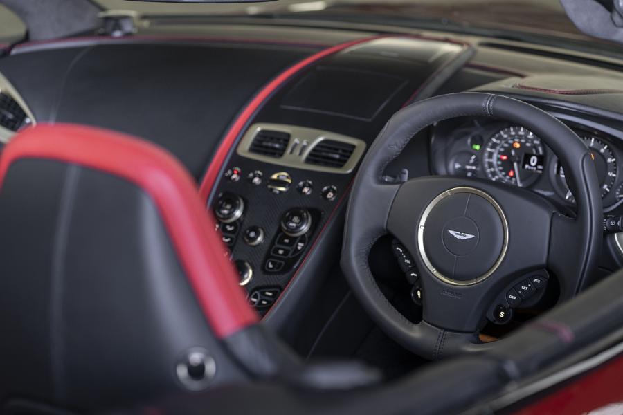 Интерьер Aston Martin Vanquish Zagato Volante 2017 года  (UK) (фото 38 из 42)